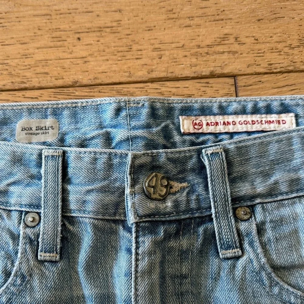AG Adriano Goldschmied Box Skirt Distressed Denim Mini Skirt Light Wash 27 (941)